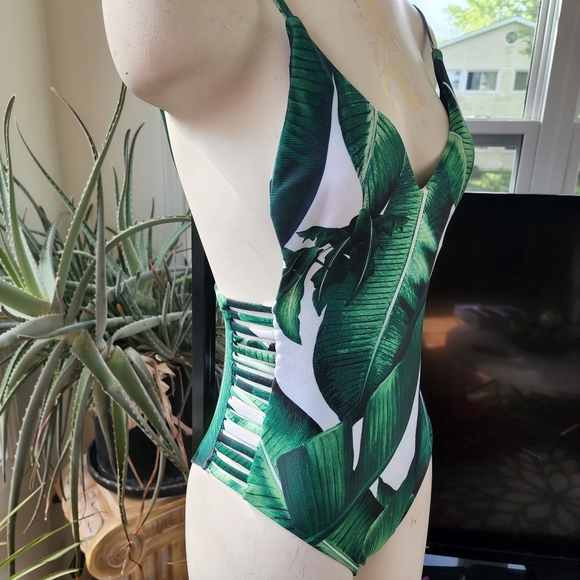 Leaf Print V neck Push Up One Piece w/Cut Out Sides Sz XS - Picture 5 of 6